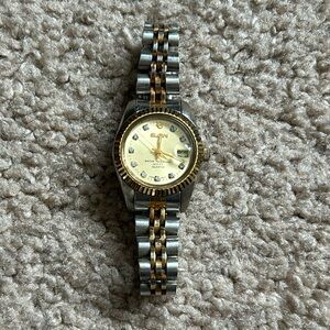 Elgin‎ women’s vintage two tone stainless steel bracelet watch one size